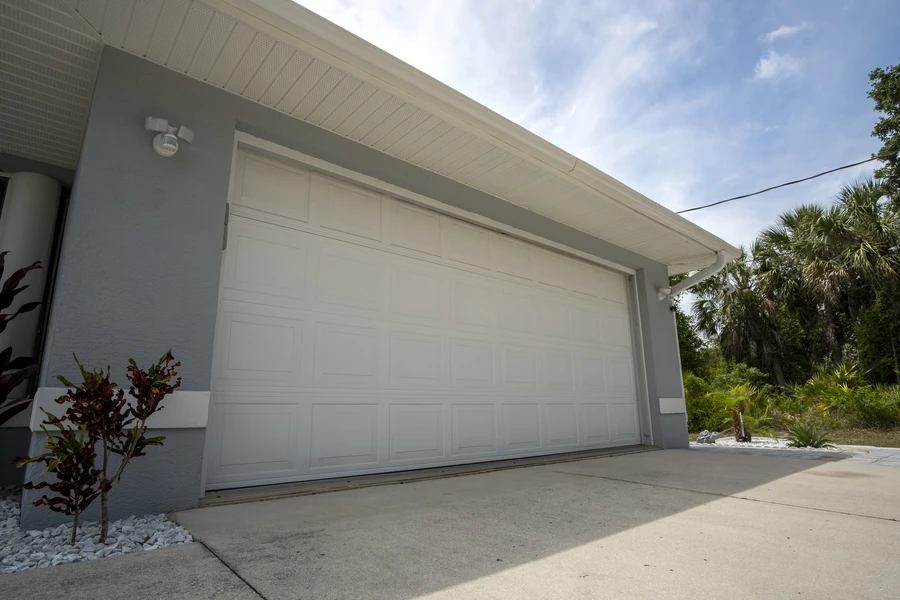 Differences Between Repairing And Replacing Garage Door Springs in Beaumont, CA Differences Between Repairing And Replacing Garage Door Springs in Beaumont, CA